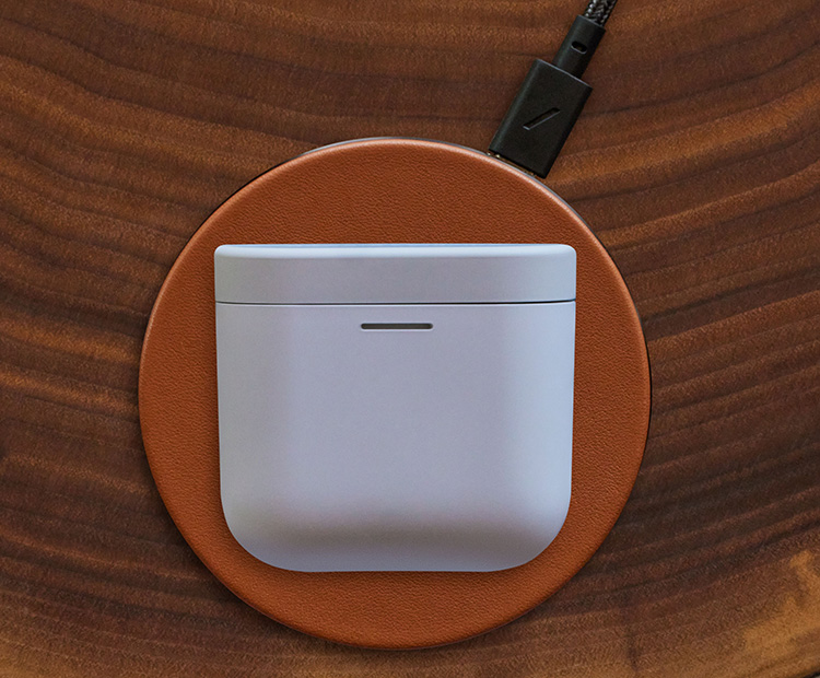 bowers-wilkins-Pi7-S2-charger