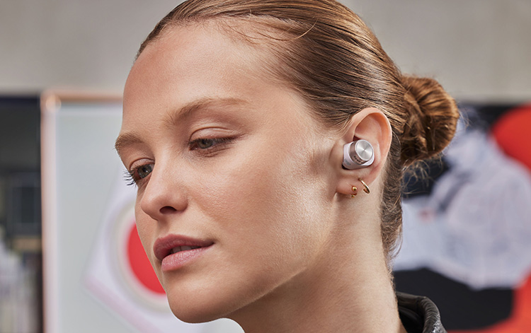 bowers-wilkins-Pi7-S2-lifestyle