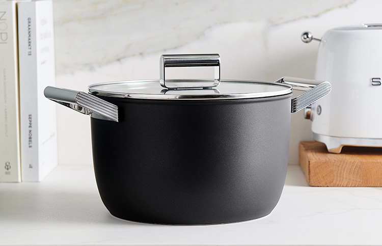 smeg-kochgeschirr-topf-schwarz