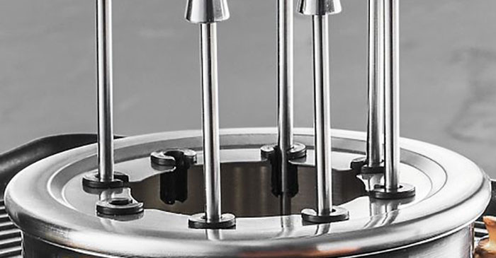 Geblahlterung im Deckel des Fondue-Topfes