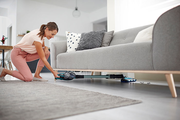 philips-speedpro-max-aqua-unter-couch